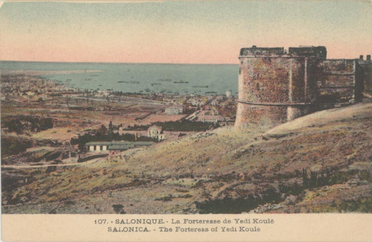1037kart | Σε πρώτο πλάνο ο πύργος τη ςαλύσεως και σο βάθος η Φιλοσοφική Σχολή και ο Λευκός Πύργος.Επιχρωματισμένη | Ανατολική και Δυτική Θεσσαλονίκη | T037/015
