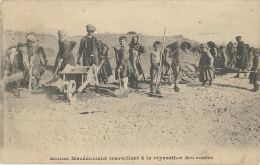 1322kart | Παιδιά της Μακεδονίας στην επισκευή των δρόμων | Αγροτική Ζωή | T048/019
