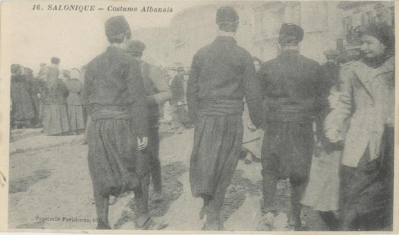 2505kart | Αλβανοί με της ενδυμασίες τους | Ενδυμασίες Αλβανοί Σλάβοι κ.α. | T099/002
 |  Edit. Parisienne