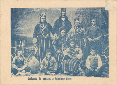 2645kart | Οικογένεια Μακεδόνων | Ενδυμασίες Ελληνικές Γυναίκες και οικογένεις Ελλήνων | T104/023
 |  Edit. Jacques Saul