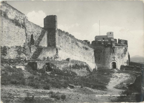 339kart | Η εσωτερική πλευρά των ανατολικών τειχών και το τμήμα που προστέθηκε επάνω στον Πύργο της Αλύσεως μεταγενέστερα. | Τα τείχη της πόλης | T010/017
