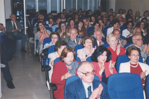 A-07 | Αίθουσα εκδηλώσεων του ΚΙΘ.  | Δεξίωση του Σωματείου των φίλων του ΚΙΘ για τα μέλη του |  2000 - 20 Χ 13 εκ. |  Λάζαρος Ψαλτόπουλος