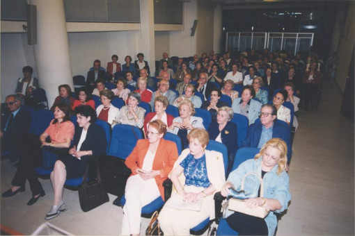 A-15 | Αίθουσα εκδηλώσεων του ΚΙΘ.  | Δεξίωση του Σωματείου των φίλων του ΚΙΘ για τα μέλη του |  2000 - 20 Χ 13 εκ. |  Λάζαρος Ψαλτόπουλος