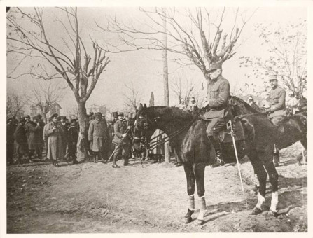 A33 | Ο στρατηγός Σαράιγ κατά την επιθεώρηση των Σπαχήδων | Ο στρατηγός Sarrail |  συλ. R. Viollet - 23,8 X 18,2 - 1917 |  -