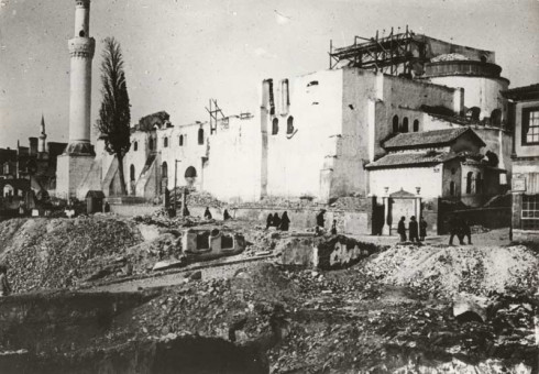 B31 | Βαλκανικό μέτωπο. Η εκκλησία του Αγίου Δημητρίου μετά την πυρκαγιά. | Η πυρκαγιά |  συλ.R. Viollet - 22 Χ 10 -  |  -