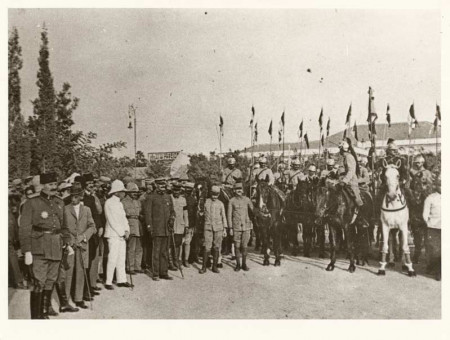 D09 | Απονομή Πολεμικού Σταυρού στον Esat Pasha | Η επίσκεψη του Εσάτ Πασά |  συλ. R. Viollet - 24 Χ 18 - 24.9.17 |  -