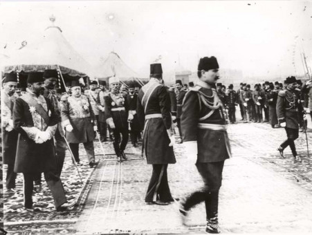 G09 | Ο Σουλτάνος Mehmet υποδέχεται τον βασ. Πέτρο της Σερβίας | Η επίσκεψη του Σουλτάνου |  συλ. R. Viollet - 23,5 Χ 18 - 06/1910 (;) |  -
