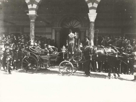 G12 | Ο Σουλτάνος Mehmet στην έξοδό του από την Αγ. Σοφία | Η επίσκεψη του Σουλτάνου |  συλ. R. Viollet - 23,5 Χ 18 - 06/1910 (;) |  -