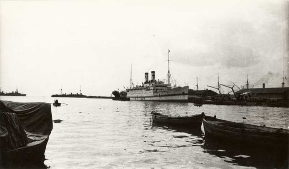 H36 | Το λιμάνι της Θεσσαλονίκης στον πόλεμο του 1917 | Το λιμάνι |  Συλ. Rog. Viollet - 23 Χ 14 εκ. -  |  -