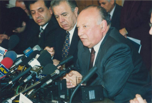 M-23 | Στιγμιότυπο από την επίσημη επίσκεψη του Προέδρου της Κυπριακής Δημοκρατίας Γλαύκου Κληρίδη στη Θεσσαλονίκη τον Σεπτέμβριο του 1993. Στη φω� | ΕΠΙΣΚΕΨΗ ΤΟΥ ΠΡΟΕΔΡΟΥ ΤΗΣ ΚΥΠΡΙΑΚΗΣ ΔΗΜΟΚΡΑΤΙΑΣ ΓΛΑΥΚΟΥ ΚΛΗΡΙΔΗ ΣΤΗ ΘΕΣΣΑΛΟΝΙΚΗ ΤΟ 1993 |  1993 - 20 Χ 30 εκ. |  Γιάννης Κυριακίδης