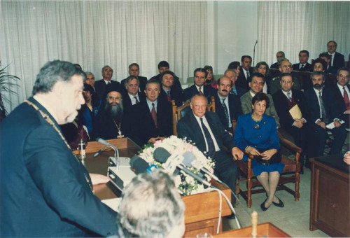 M-30 | Στιγμιότυπο από την επίσημη επίσκεψη του Προέδρου της Κυπριακής Δημοκρατίας Γλαύκου Κληρίδη στο Δημαρχείο στη Θεσσαλονίκη τον Σεπτέμβριο | ΕΠΙΣΚΕΨΗ ΤΟΥ ΠΡΟΕΔΡΟΥ ΤΗΣ ΚΥΠΡΙΑΚΗΣ ΔΗΜΟΚΡΑΤΙΑΣ ΓΛΑΥΚΟΥ ΚΛΗΡΙΔΗ ΣΤΗ ΘΕΣΣΑΛΟΝΙΚΗ ΤΟ 1993 |  1993 - 20 Χ 30 εκ. |  Γιάννης Κυριακίδης