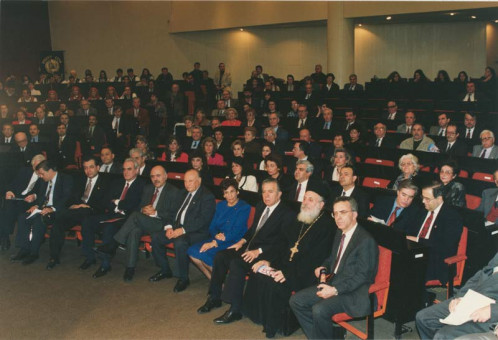 M-32 | Στιγμιότυπο από την τιμητική τελετή που πραγματοποιήθηκε προς τιμήν του Προέδρου της Κυπριακής Δημοκρατίας Γλαύκου Κληρίδη στην αίθουσα � | ΕΠΙΣΚΕΨΗ ΤΟΥ ΠΡΟΕΔΡΟΥ ΤΗΣ ΚΥΠΡΙΑΚΗΣ ΔΗΜΟΚΡΑΤΙΑΣ ΓΛΑΥΚΟΥ ΚΛΗΡΙΔΗ ΣΤΗ ΘΕΣΣΑΛΟΝΙΚΗ ΤΟ 1993 |  1993 - 20 Χ 30 εκ. |  Γιάννης Κυριακίδης