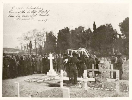M006 | Η ταφή του ταξιάρχου Frenlek (?) στο νεκροταφ. Του Ζέιτελνικ | Στρατιώτες και στρατιωτική ζωή |  Συλ. Rog. Viollet - 18 Χ 24 εκ. - 10.03.17 |  -