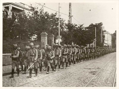 M007 | Σέρβοι στρατιώτες (οδ. Βασ. Όλγας ;) | Στρατιώτες και στρατιωτική ζωή |  Συλ. Rog. Viollet - 18 Χ 24 εκ. - 1915/17 |  -