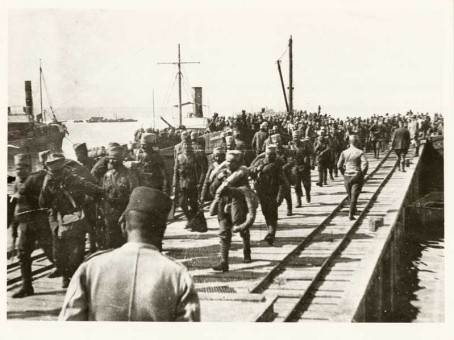 M018 | Γάλλοι στρατιώτες στο λιμάνι | Στρατιώτες και στρατιωτική ζωή |  Συλ. Rog. Viollet - 18 Χ 24 εκ. - 1916/18 |  -