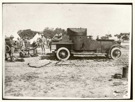 M102 | Αγγλικό τεθωρακισμένο όχημα. | Στρατιώτες και στρατιωτική ζωή |  Συλ. Rog. Viollet - 18 Χ 24 εκ. - 1915/18 |  -