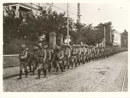 M119 | Τμήμα σερβικού στρατού στην περιοχή Βασ. Όλγας. | Στρατιώτες και στρατιωτική ζωή |  Συλ. Rog. Viollet - 18 Χ 24 εκ. -  |  -