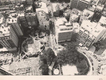 O-33 | Πλατεία Ναυαρίνου. | Αεροφωτογράφηση Σύγχρονης Θεσσαλονίκης |  1984 - 40 Χ 30 εκ. |  Γιώργος Τσαουσάκης
