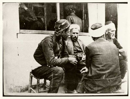 O29 | Τύποι Οθωμανών σε καφενείο | Εβραίοι - Βούλγαροι - Οθωμανοί |  Συλ. Rog. Viollet - 18 Χ 24εκ -  |  -