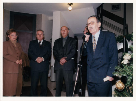 PS-02 | Ομιλία κ. Μπακαΐμη Αλέξανδρου στα εγκαίνια της έκθεσης Παρών και κ. Μαρκαντωνάκης Νικόλαος | Εκθεση  |  8-18 Δεκεμβριου 2001 - 15 Χ 20 εκ |  Άγνωστος