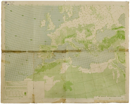  Μετεωρολογικός χάρτης της Ευρώπης και Βόρειας Αφρικής  |  Μετεωρολογικός χάρτης της Ευρώπης και Βόρειας Αφρικής | Χάρτες |  Λονδίνο, 1944, Χρωμολιθογραφία, 82,5 Χ 63 εκ., Κλίμακα 1:7.500.000, Χάρτης διπλής όψεως, Χωρίς Αριθμό Καταλόγου Ζαχαράκη |  Υπουργείο Αέρος-Μετεωρολογικό Γραφείο
