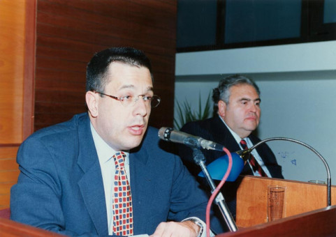 S-01 | Ομιλία Ταχιάος Νίκος | ΣΥΜΠΟΣΙΟ  |  Οκτώβριος 1995 - 15 Χ 22 εκ. |  Νώντας Στυλιανίδης