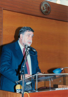S-12 | Ομιλία Κοσμόπουλου Κω/νου | ΣΥΜΠΟΣΙΟ  |  Οκτώβριος 1995 - 15 Χ 22 εκ. |  Νώντας Στυλιανίδης