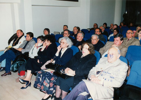 S-18 | Ακροατές Συμποσίου | ΣΥΜΠΟΣΙΟ  |  Οκτώβριος 1995 - 15 Χ 22 εκ. |  Νώντας Στυλιανίδης